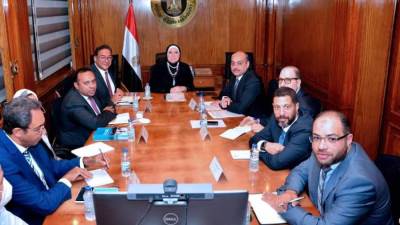 ممثلو البنك الدولى يشيدون بمعدلات تنفيذ تطوير المناطق الصناعية بمحافظتى قنا وسوهاج