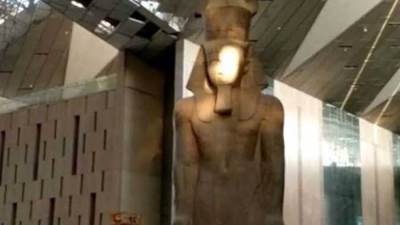 الشمس تتعامد على وجه تمثال رمسيس الثاني بالمتحف المصري الكبير