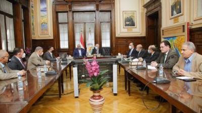 وزير الزراعة يبحث مع اتحاد النحالين كيفية النهوض بصناعة عسل النحل