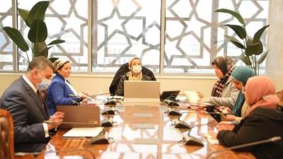 وزيرة البيئة تعقد أول اجتماع بمبنى الوزارة بالعاصمة الإدارية الجديدة