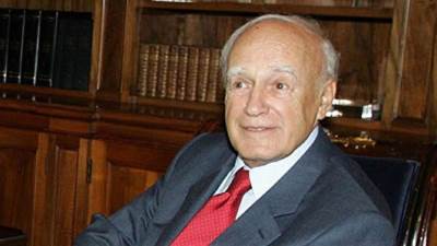 عاجل | وفاة كارلوس بابولياس رئيس اليونان السابق عن عمر 92 عاما