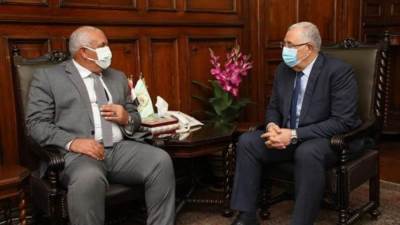 وزير الزراعة يبحث مع الزملوط تنفيذ تكليفات القيادة السياسية خلال افتتاحات الصعيد