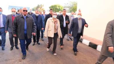 ماذا تفعل وزيرة البيئة في 6 أكتوبر وشركة "دومتى" للصناعات الغذائية؟