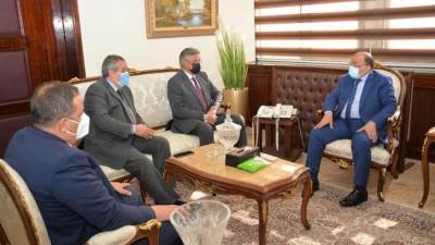 شعراوي يبحث مع إحدي الشركات العاملة في مجال النظافة التعاون بمنظومة المخلفات