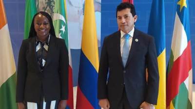 وزير الرياضة يلتقي مبعوث الاتحاد الافريقي للشباب خلال مشاركتها بمنتدى شباب العالم