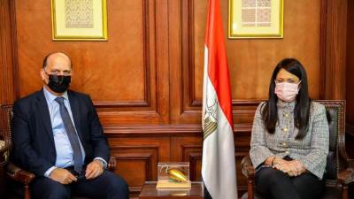 "المشاط" تلتقي السفير التونسي بالقاهرة لبحث تطوير العلاقات الاستراتيجية بين البلدين