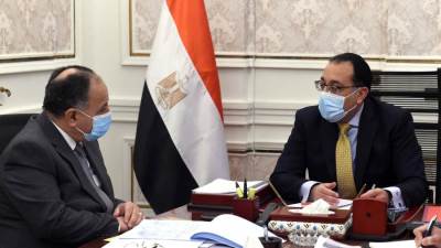 مدبولي يتابع إجراءات إصدار الصكوك السيادية ومناقشة مطالب رؤساء وممثلي المجالس التصديرية