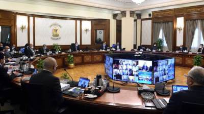 مجلس الوزراء يوافق على حزمة قرارات بشأن زيادة الأجور والمنح والعلاوات للموظفين