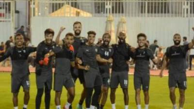 لاعبو الزمالك يخوضون تدريبات استشفائية وإطالات بمجمع الصالات