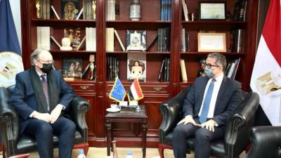 وزير السياحة يبحث مع سفير الإتحاد الأوروبي في القاهرة تعزيز التعاون