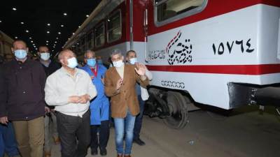 «الوزير» يتابع تطوير عربات الركاب لضمها لقطارات التشغيل اليومي