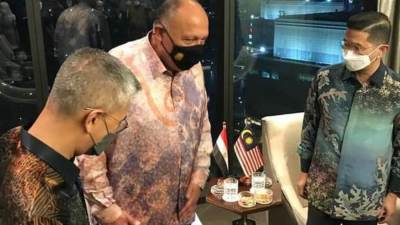 الوزير الماليزي يستقبل شكري ويقيم له مأدبة عشاء