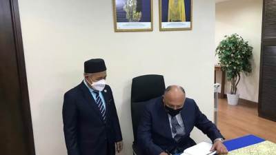 وزير الخارجية يلتقي وزير البيئة والمياه الماليزي