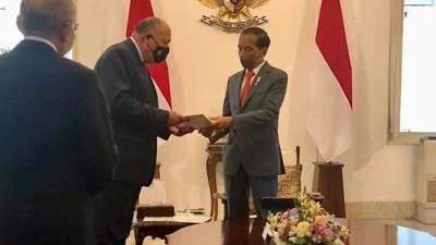سامح شكري يسلم رسالة موجهة من الرئيس السيسي إلى نظيره الإندونيسي