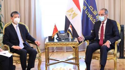 «وزير الاتصالات» يبحث مع سفير الصين التعاون فى مجالات بناء الذكاء الاصطناعى