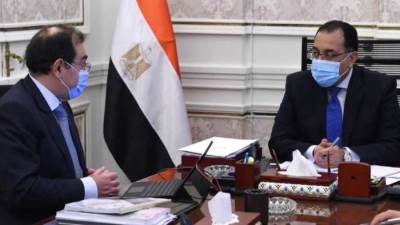 مدبولي ووزير البترول يستعرضان عدد من ملفات عمل الوزارة