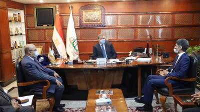 سعفان يبحث مع القنصل السعودي التنسيق لسفر العمالة المصرية لموسمي رمضان والحج