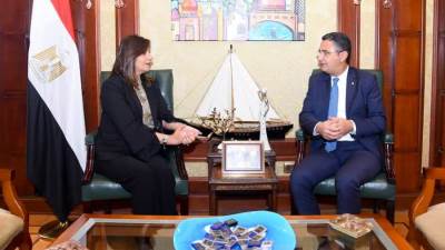 وزيرة الهجرة تستقبل رئيس البريد المصري لبحث استفادة المصريين بالخارج بالخدمات