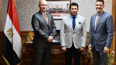 وزير الرياضة يلتقي بسفير كندا لبحث التعاون المشترك