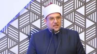 وزير الأوقاف يكرم المشاركين في دورة أكاديمية الاوقاف الدولية