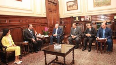 وزير الزراعة يبحث مع وفد الإيفاد أفاق التعاون والمشروعات الزراعية المشتركة