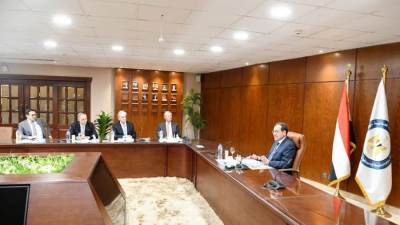 «الملا» يلتقي برئيس شركة أبكس الأمريكية لبحث أنشطة الشركة فى مصر