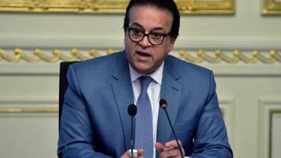 «عبدالغفار» توافر مخزون استراتيجي من الأدوية بكافة العيادات للحجاج