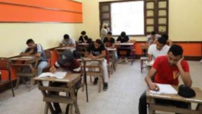 جروبات الغش تنشر إجابات إمتحان الديناميكا للطلاب داخل اللجان