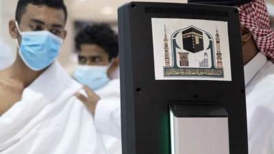 روبوت متحرك يقدم الفتوي للحجاج أثناء مناسك الحج