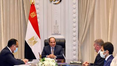 وزير قطاع الاعمال يستعرض جهود الوزارة في ميكنة منظومة تجارة الأقطان