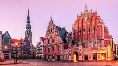 "لاتفيا" تدخل الحرب الأوكرانية على طريقتها.. هل تصمت روسيا؟