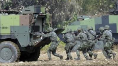 تايوان: 17 مقاتلة و5 سفن بحرية صينية اخترقت أجواءنا ومياهنا الإقليمية