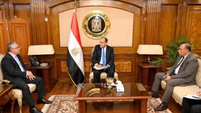 وزير التجارة يستقبل رئيس المنطقة الاقتصادية لقناة السويس لاستعراض المشروعات والفرص الإستثمارية