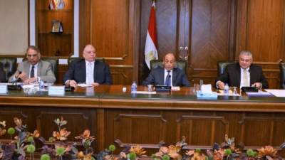 وزير الطيران يعقد اجتماعاً موسعاً مع أعضاء اللجنة العليا لأمن وتسهيلات الطيران