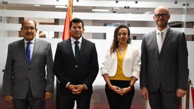 وزير الشباب والرياضة يلتقي رئيس الجامعة الكندية في مصر