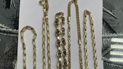 جمارك مطار الغردقه الدولى تضبط محاوله تهريب مشغولات ذهبية مرصعة بالاحجار الكريمة