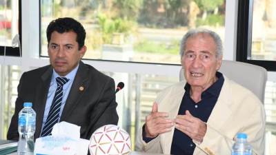 "صبحي" يتابع الاستعدادات لبطولة العالم الكراسي المتحركة لكرة اليد مع رئيس الاتحاد الدولي