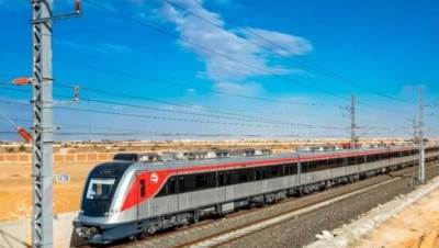 النقل: إصدار اشتراكات مخفضة بنسبة 50% لمستخدمي القطار الكهربائي الخفيف LRT