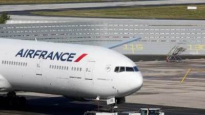 الخطوط الجوية الفرنسية تلغى 1000 رحلة طيران اليوم بسبب إضراب المراقبين الجويين