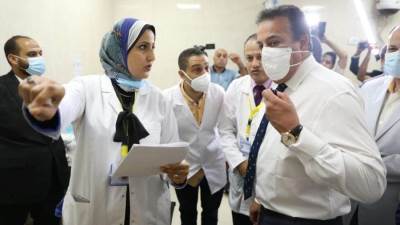 وزير الصحة يتفقد مستشفى أبو تيج النموذجي ويؤكد اهتمام القيادة بتحسين الخدمات