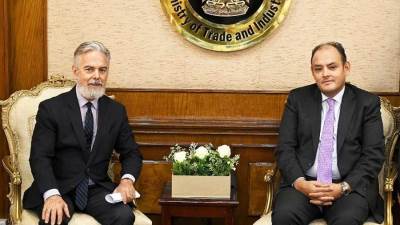 وزير التجارة يستقبل سفير البرازيل لبحث سبل تنمية علاقات التعاون الاقتصادي المشترك