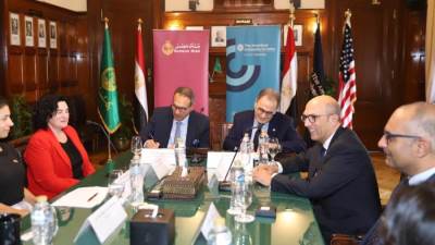 "بنك مصر" يوقع مذكرة تفاهم مع" الجامعة الأمريكية" بالقاهرة لإعداد وتدريب رائدات الأعمال