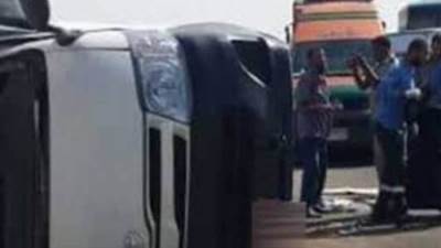 مصرع وإصابة 14 شخصًا في انقلاب سيارة بالمنيا