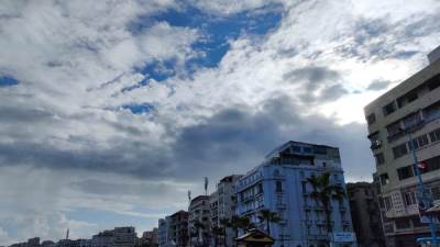 سحب منخفضة فى سماء الإسكندرية وأمطار متوسطة.. صور