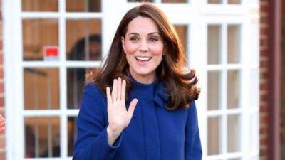 الأزرق الكوبالت لإطلالة ملكية في الخريف