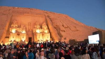 وزارة السياحة: 4000 سائح مصري وأجنبي يشهدون ظاهرة تعامد الشمس بأبوسمبل