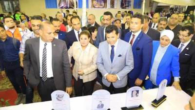 وزير الشباب يتفقد ملتقي توظيف الشباب "مشروع شباب للمستقبل" بالإسكندرية