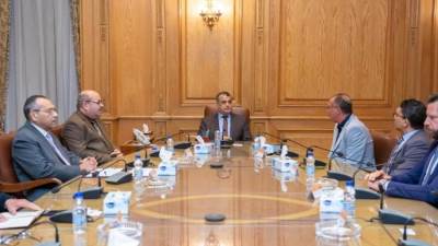 "وزير الإنتاج الحربي" يستقبل وفد "رينو" الفرنسية ووكيلها بمصر"3M Defence" لبحث التعاون