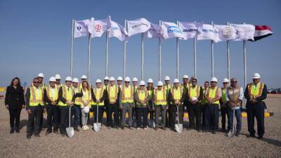 شاكر يشهد اطلاق اعمال مشروع شركة البحر الأحمر لتطوير وإنشاء مزرعة رياح