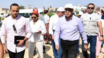 رئيس الوزراء يتفقد المنطقة الخضراء بمحيط المركز الدولي للمؤتمرات بشرم الشيخ